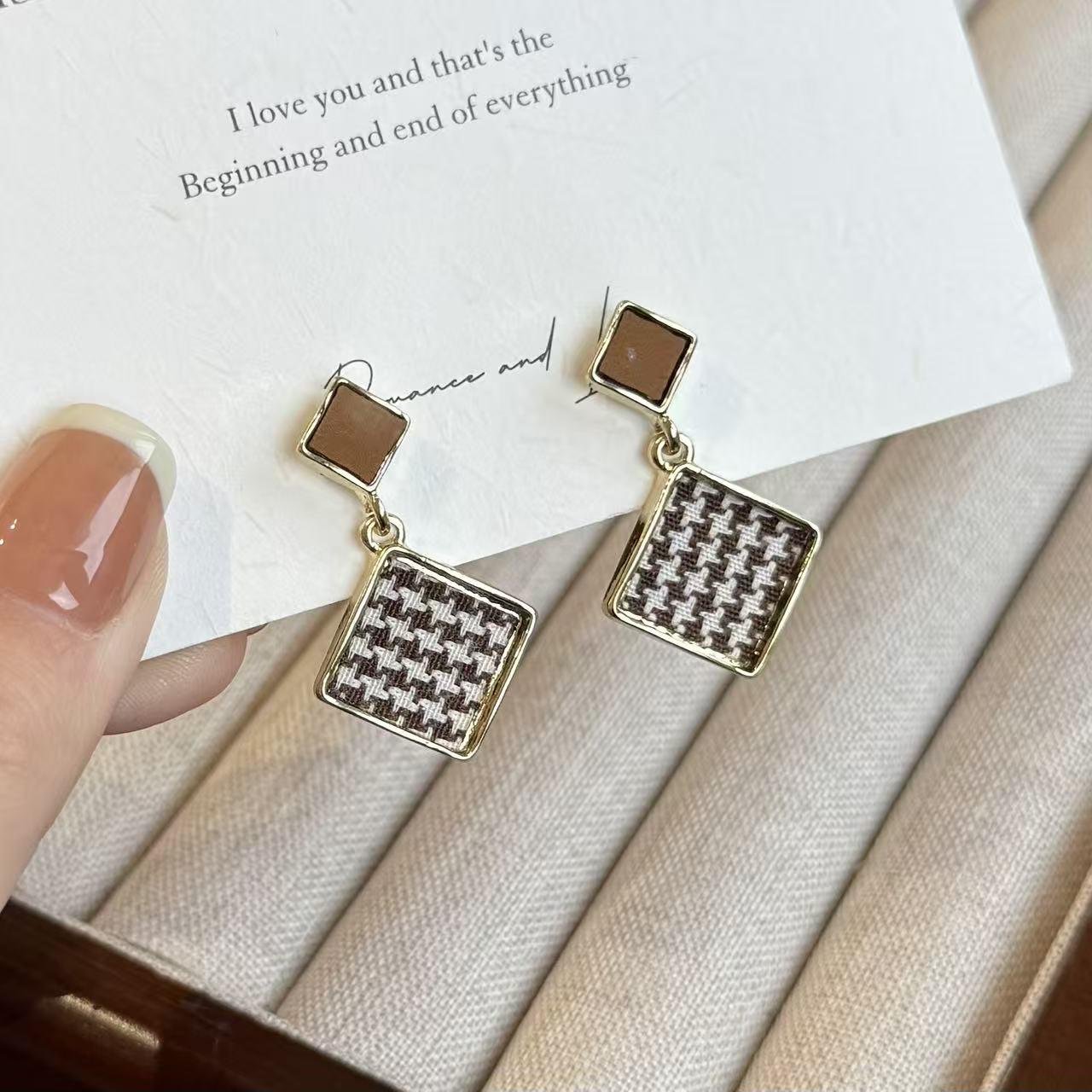 Maillard Retro Geometric Flower Stud Earrings: Unique High-End Style for 2025