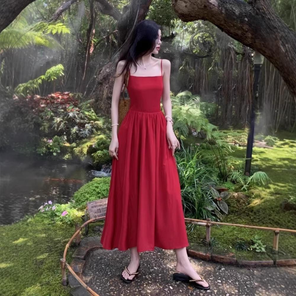 Yunnan Dali wears a French red suspender dress for women's sexy backless, suitable for seaside vacation photo skirts