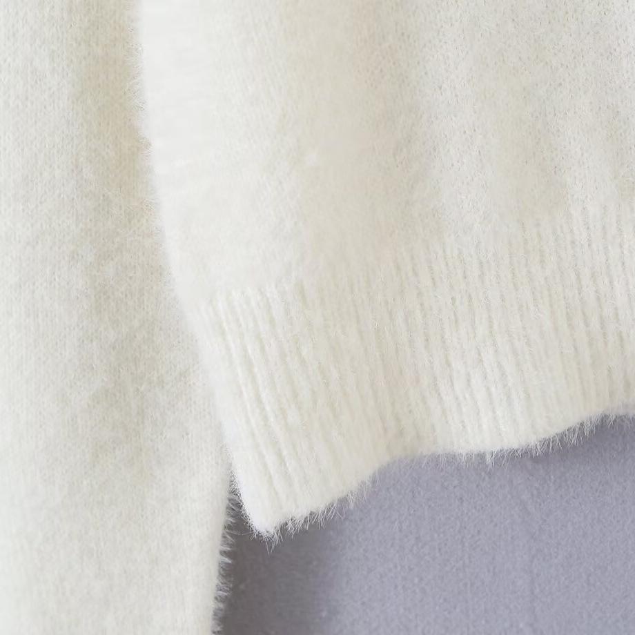 2026 European & American Style Women's Long-Sleeve Solid Color Sweater - Versatile Fashion for a Comfy Commute.