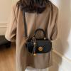 Small bag women's autumn and winter retro new fashion niche design messenger bag portable small bag