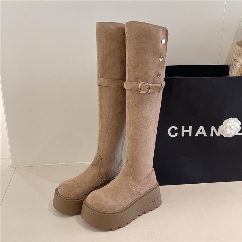 

Двое носят сложенные ботинки на толстой подошве для детей, новые ботфорты-рыцари до колена, модные ботинки осень-зима 2025 40 хаки