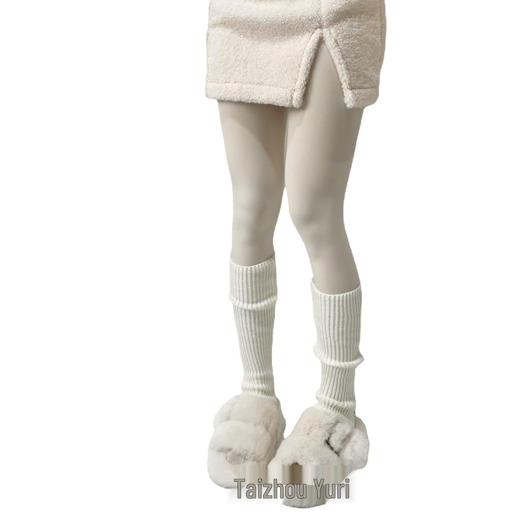 Festive Red Zhi Xun Woolen Stirrup Leg Warmers - Cozy Autumn/Winter Short Socks