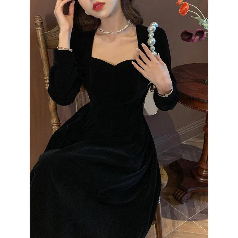 French Hepburn Small Black Dress Golden Velvet Dress Women's Autumn and Winter New Temperament Waist Celebrity Style Dress