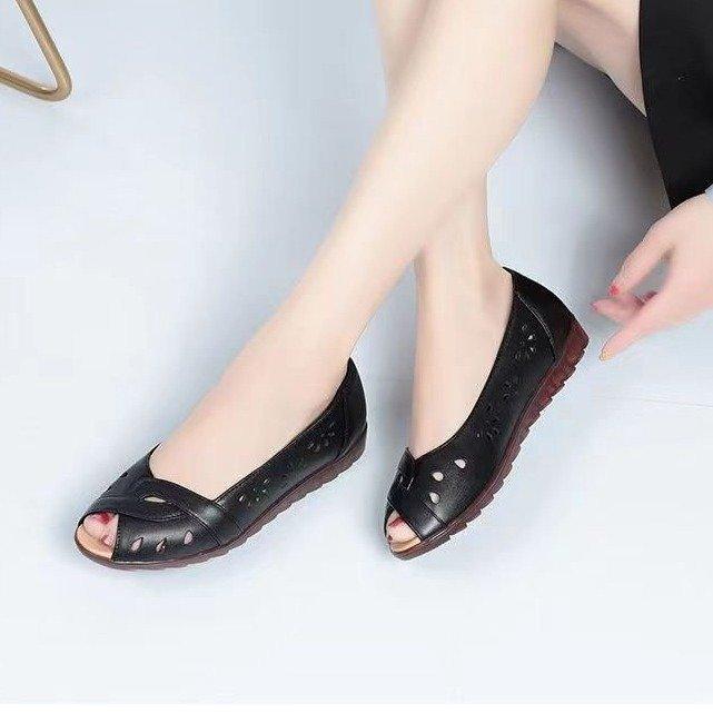 Sandály s rybí tlamou dámské 2025 léto nové pohodlné s měkkou podrážkou z hovězí šlachy děrované boty ploché boty pro matky profesionální kožené boty