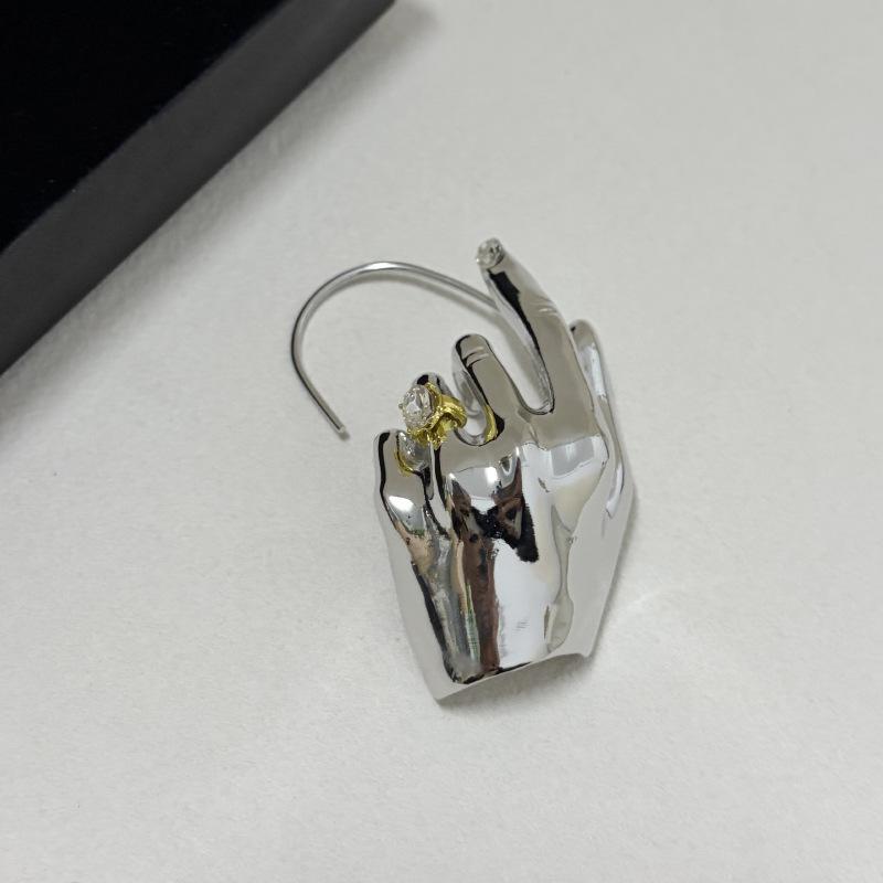 1Pcs Novelty Design Metal Hand Earcuff Dangle Earrings For Women Jewelry Fashion Show Statement Earrings Accessories