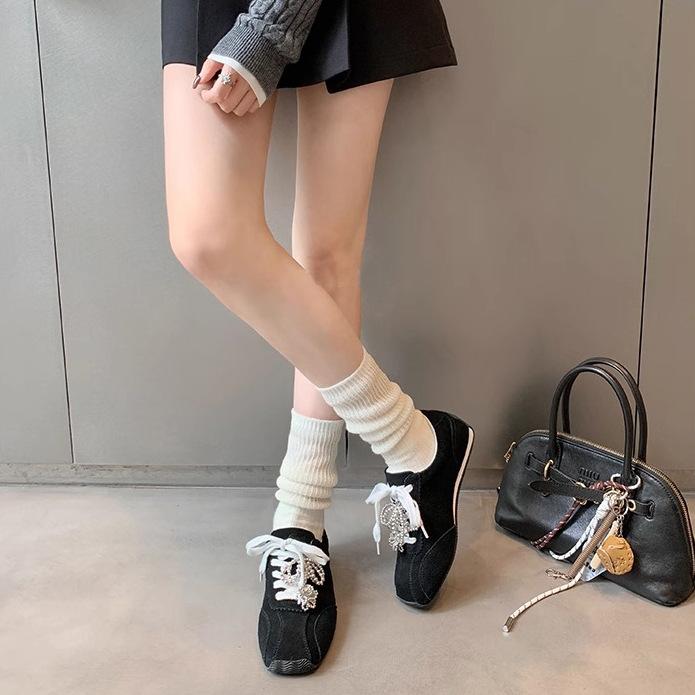 Autumn and Winter New Niche Casual Matte Leather Forrest Gump Shoes Retro Square Head Pearl Bow Casual Moral Training Shoes Women