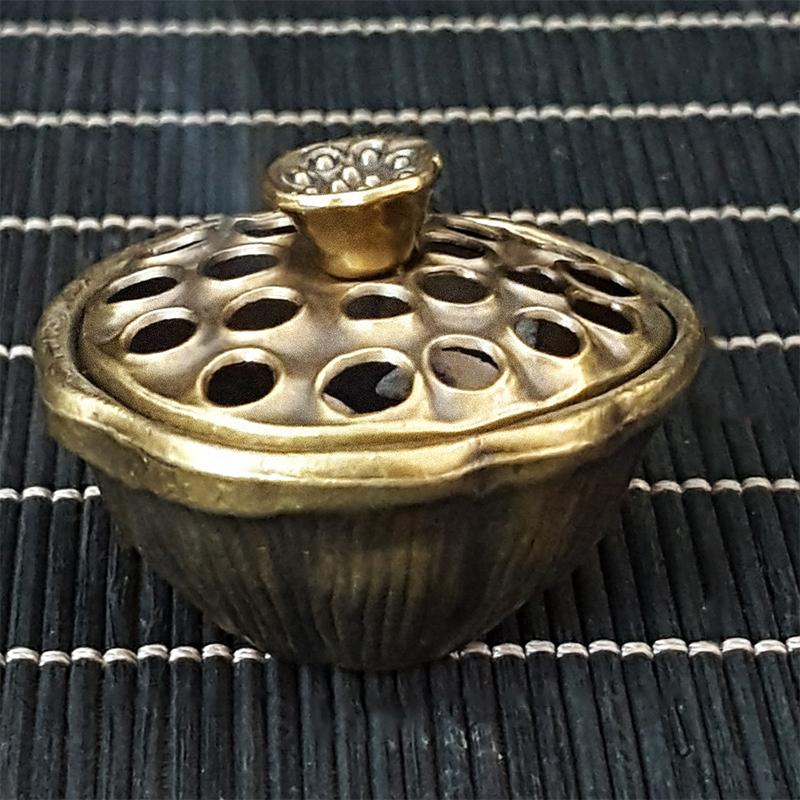 

Новая металлическая курильница для благовоний, полая, на четырех ножках, держатель для палочек, мини-кадило из сандалового дерева, домашний декор A10