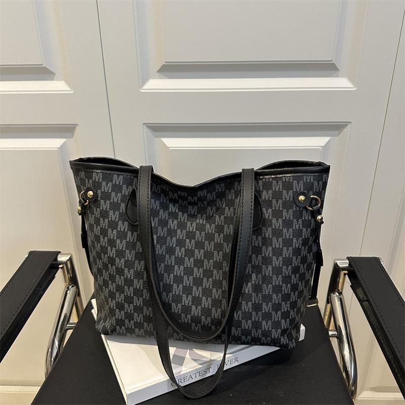 

Tote bag women s new autumn and winter fashion large capacity high sense versatile commuter shoulder bag чёрный