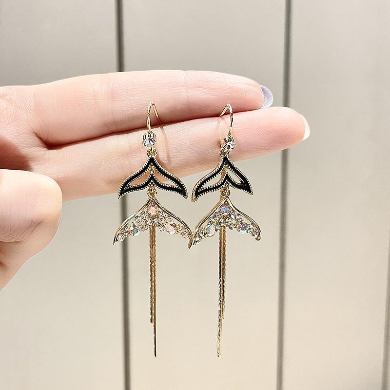 

Fishtail tassel long fashionable earrings золотий