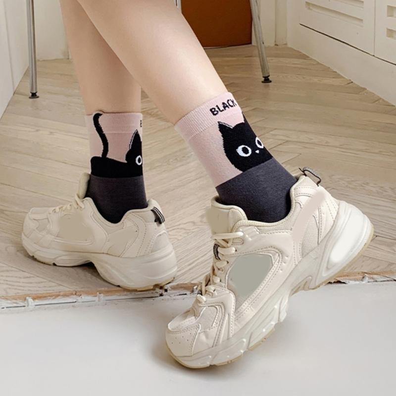 Fashionable Middle Calf Socks with Cartoon Cats Print in Soft Cotton Color Block Student Crew Socks Hosiery for Women
