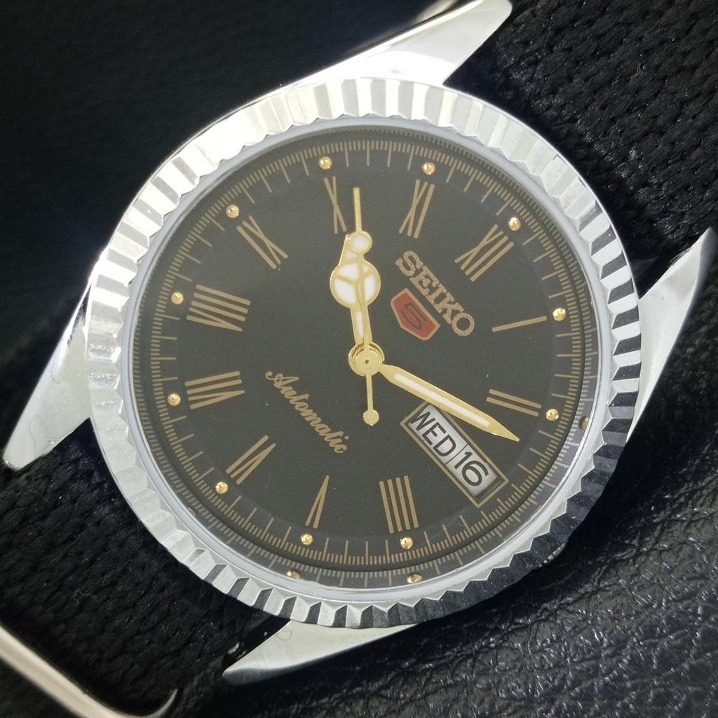 ЯПОНСКИЕ ВИНТАЖНЫЕ ОТРЕМОНТИРОВАННЫЕ МУЖСКИЕ АВТОМАТИЧЕСКИЕ ЧАСЫ SEIKO 5 С РИМСКИМИ ЦИФРАМИ a442061-1 gray