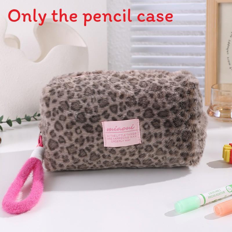 

Plush Leopard Print Makeup Bag With Zipper For Travel And Daily Use коричневий
