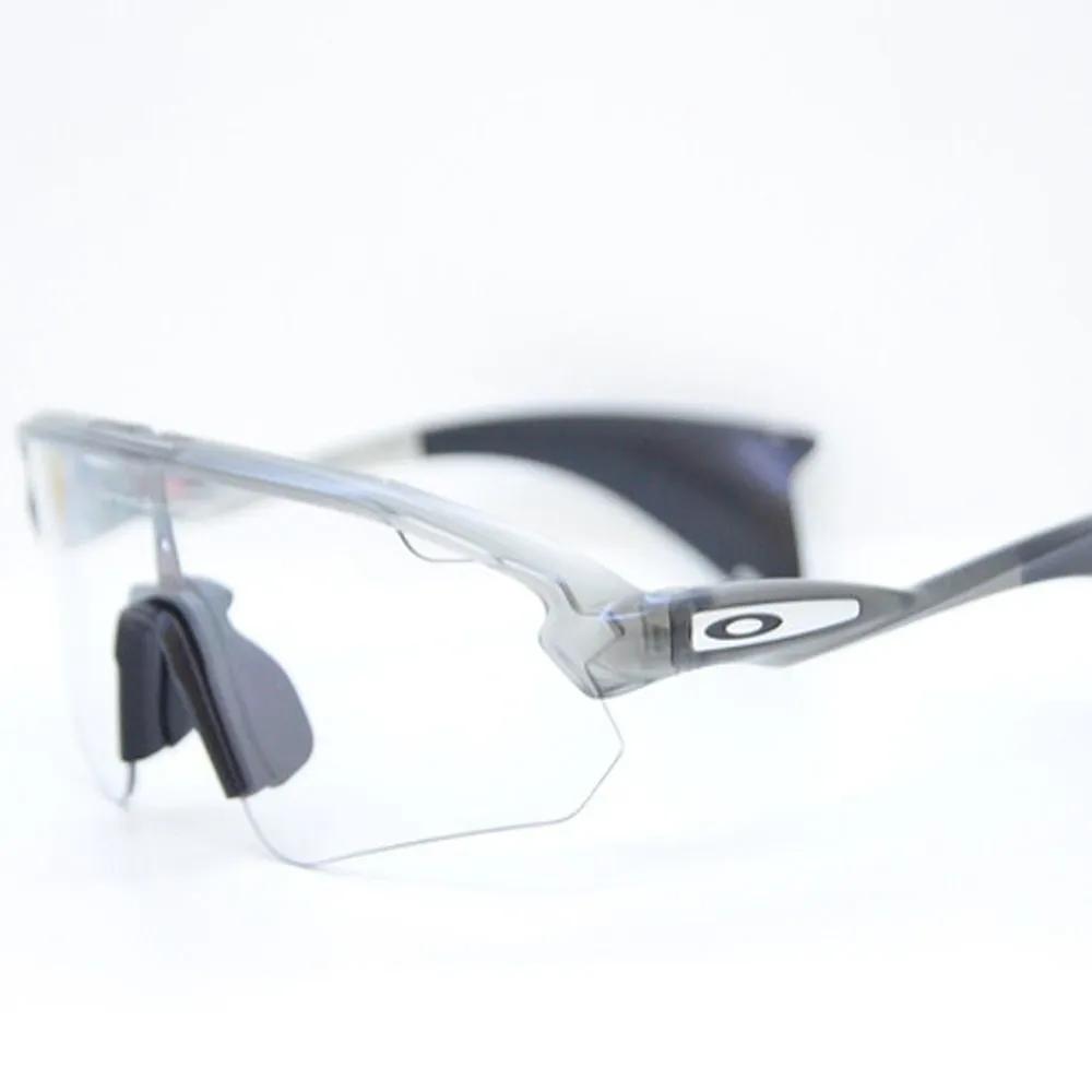 

OAKLEY STUNT DEVIL A OO9525 06, Oakley Stunt Devil discoloration