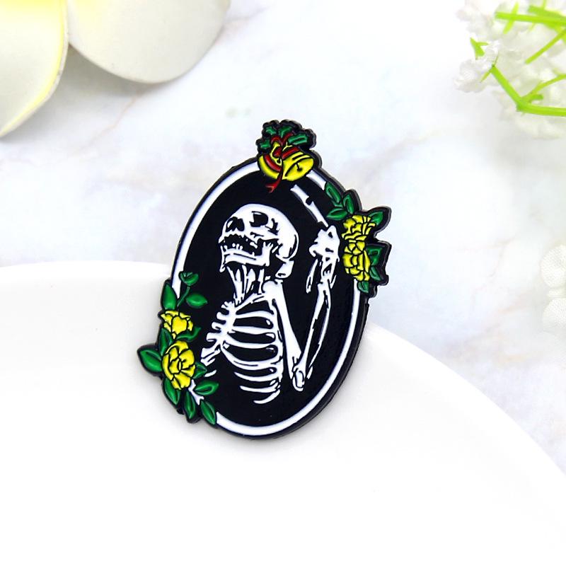 Creative Alien Skull Brooch Collection: Trendy Spaceship Badge