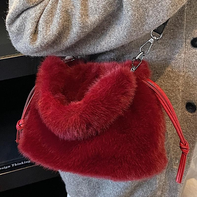 Jesienno-zimowa torebka z futra o wysokiej wartości, nowa modna pluszowa torebka, prosta torebka na ramię, torebka typu bucket