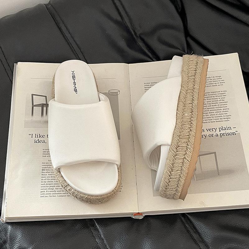 Fashion and versatile casual thick-soled one-word drag women's summer retro design feels comfortable and wears flat-soled cool slippers women's shoes