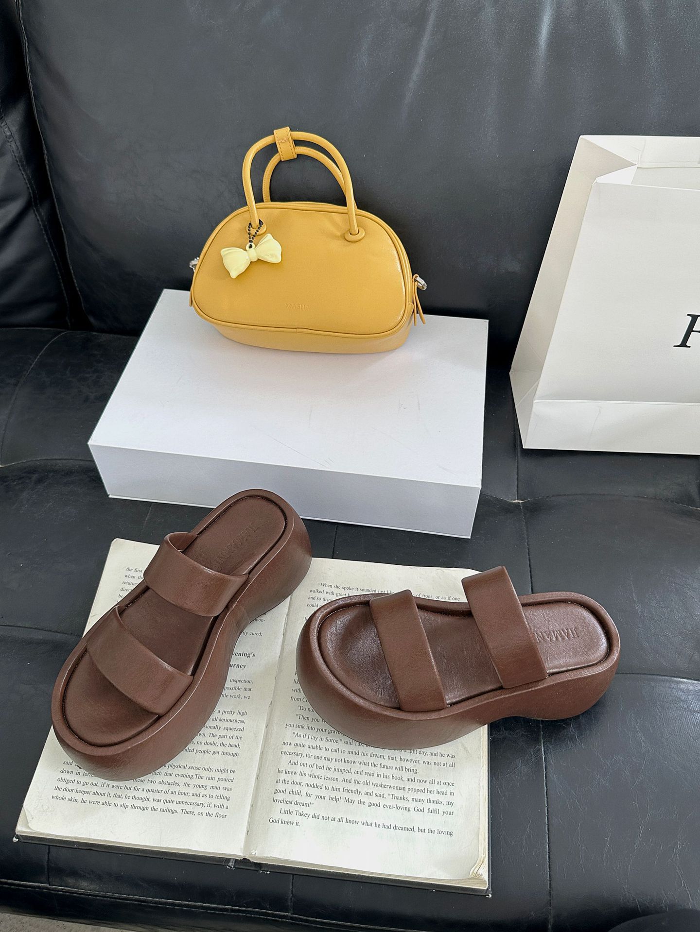 

Platform slippers women s 2025 summer new one-word black fashion sandals Roman heightening beach sandals 40 коричневый