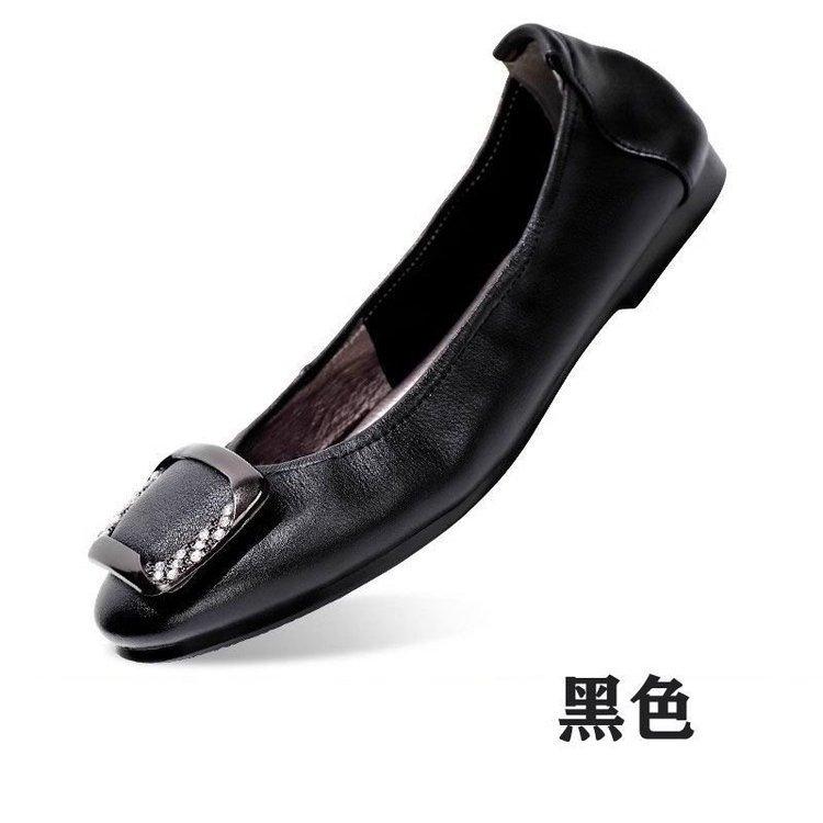 

One-pedal mother single shoes women s shoes autumn 2025 new soft-soled non-slip Doudou flat-soled soft leather round head leather shoes 35