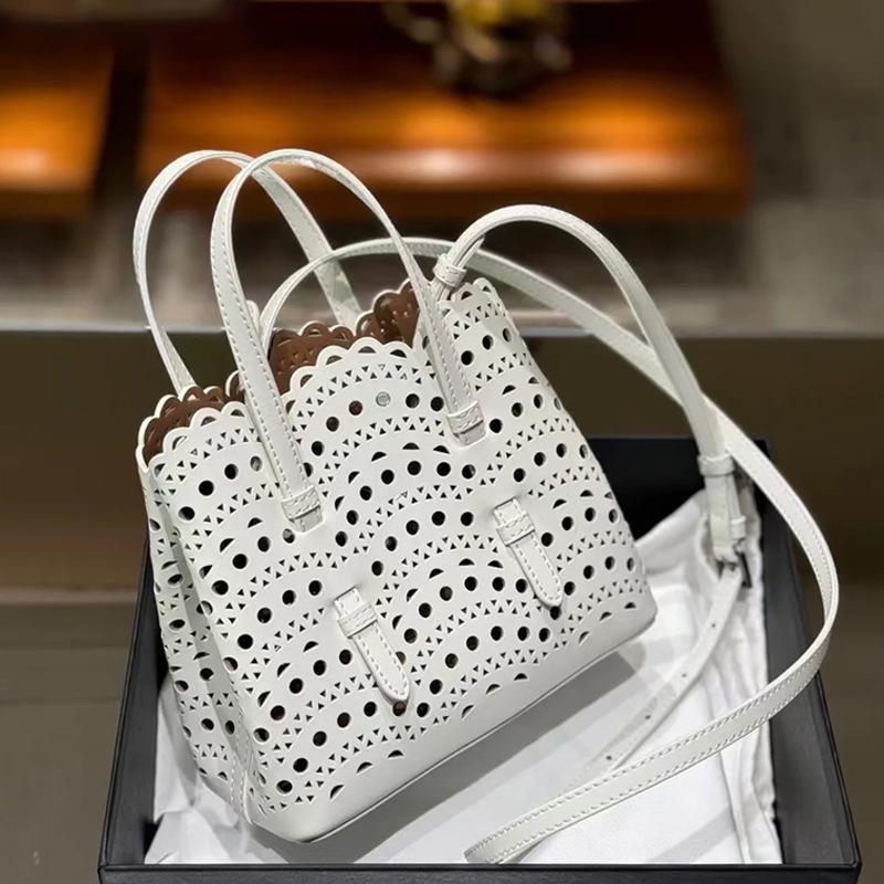 Dámská crossbody kabelka z ručně broušené hovězí kůže, laserově řezaná, z pravé kůže