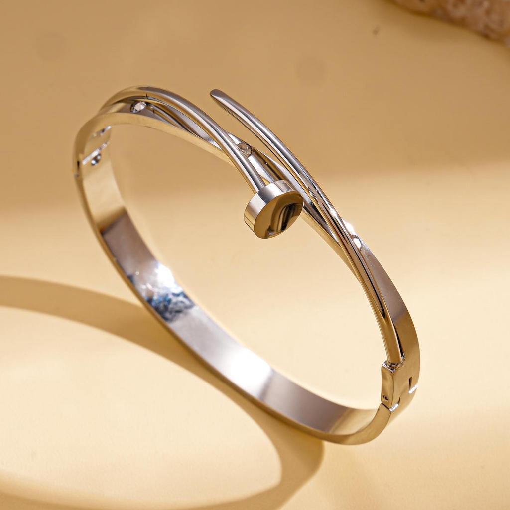 Elegant Stainless Steel Open Bangle: Simple Fashion Temperament Bracelet for Women