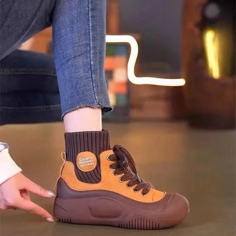 Mode 2024 Herbst Neu High Top Elastische Socken und Stiefel Damen Retro Britischer Stil Vielseitig Netzwerk Rot Lässige Kurze Stiefel Großhandel