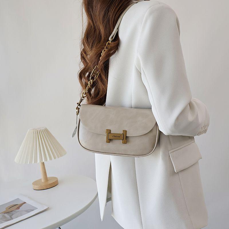 

Niche Style Oil Wax Pattern Leather Underarm Shoulder Bag Chain Oil wax apricot