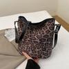 Deerskin velvet leopard print large-capacity bag women's 2025 new trendy Korean niche bucket bag versatile shoulder armpit bag