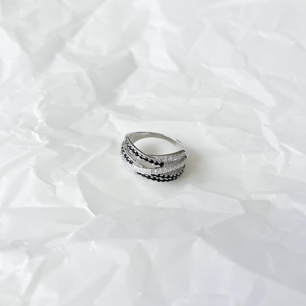 Серебряное кольцо с фианитами, вес изделия 6,39 гр (2152613)