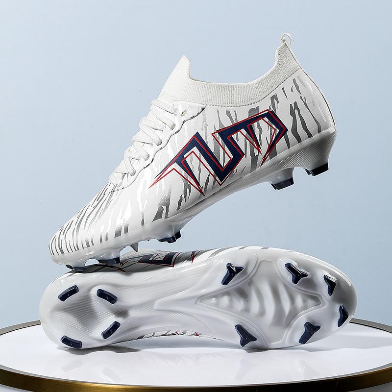 

New large size, high quality, seamless and eager two-color spikes, boys and girls training football shoes 45