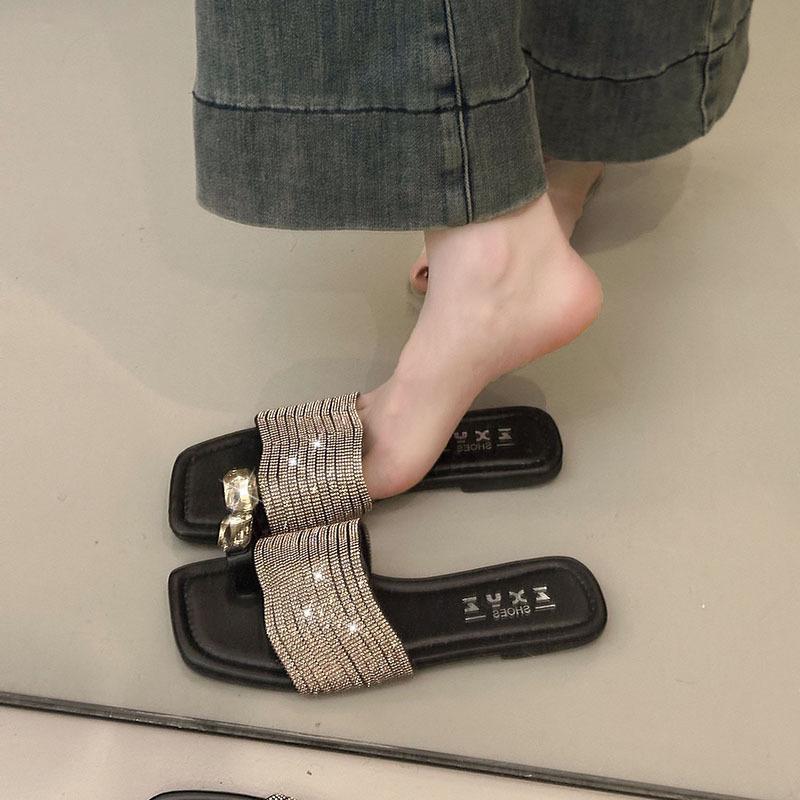 

Fairy style home versatile rhinestone cool slippers female summer wear 2025 new fashion flat bottom Internet celebrity one-word drag 40 чёрный