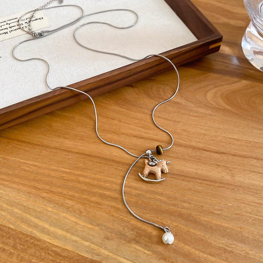 Zircon Tiger Eye Pearl Wood Horse Pendant Sweater Chain - High-End Autumn/Winter Women's Necklace