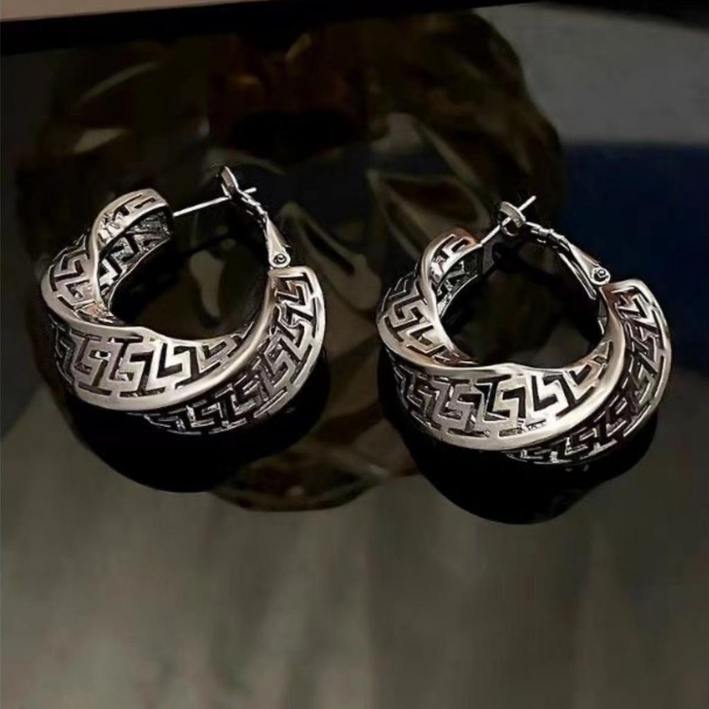 Exquisite Hollow Retro Style Earrings, Preferred for Women's Daily Wear, Precious Birthday Gifts, Retro Style Earrings.