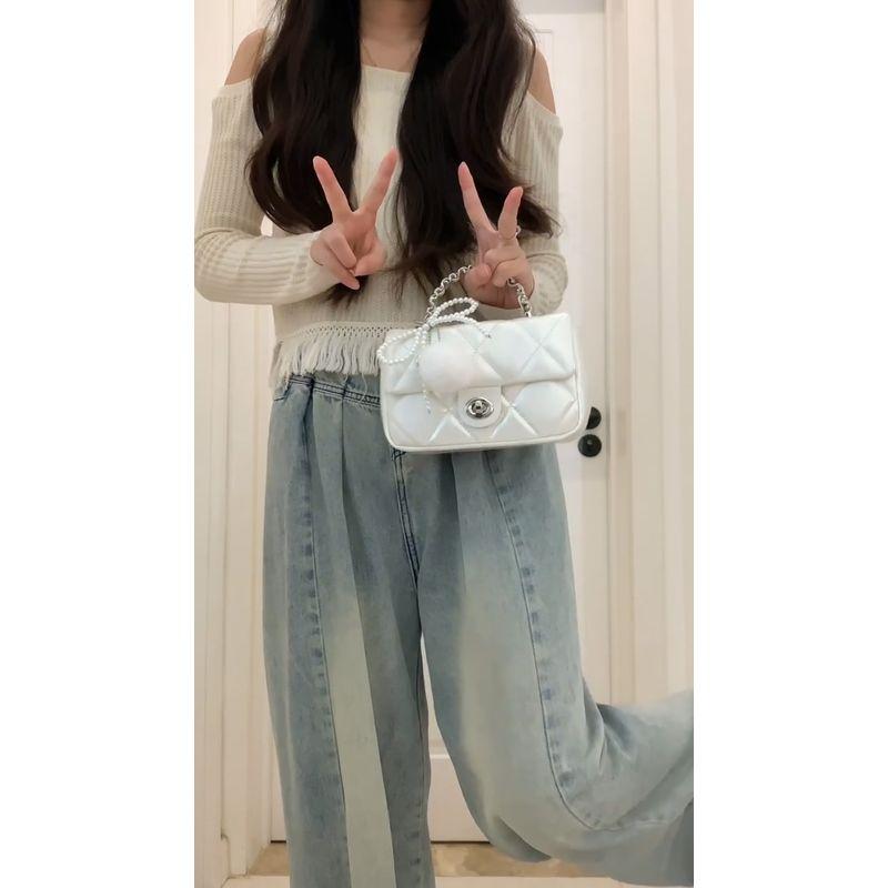 

Graceful Rhombus Portable Small Square Bag Women s 2025 New Summer Super Popular Light Luxury Niche High-Grade Messenger Bag White [without ornaments]]