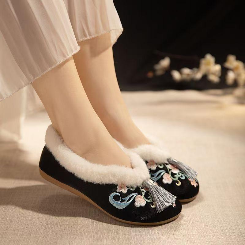 Damen Winter Neu Flache Bestickte Baumwollschuhe Ethnischer Stil Flache Sohle Zum Hineinschlüpfen Runde Spitze Plüsch Warm Seidenquaste Hanfu Schuhe