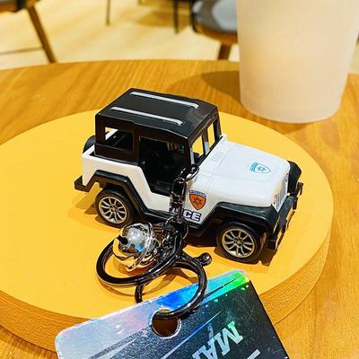 Erkek Mini Polis Jipi Geri Çekmeli Anahtarlık: Yaratıcı Arazi Aracı Modeli Kolye