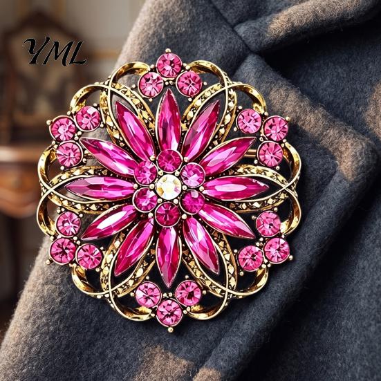 Vintage Clothing Pin Hollow Rhinestone Flower Brooch, Floral Lapel for Women Accessory Women, Bling Badge Jewelry Accessories Retro Alloy Pins