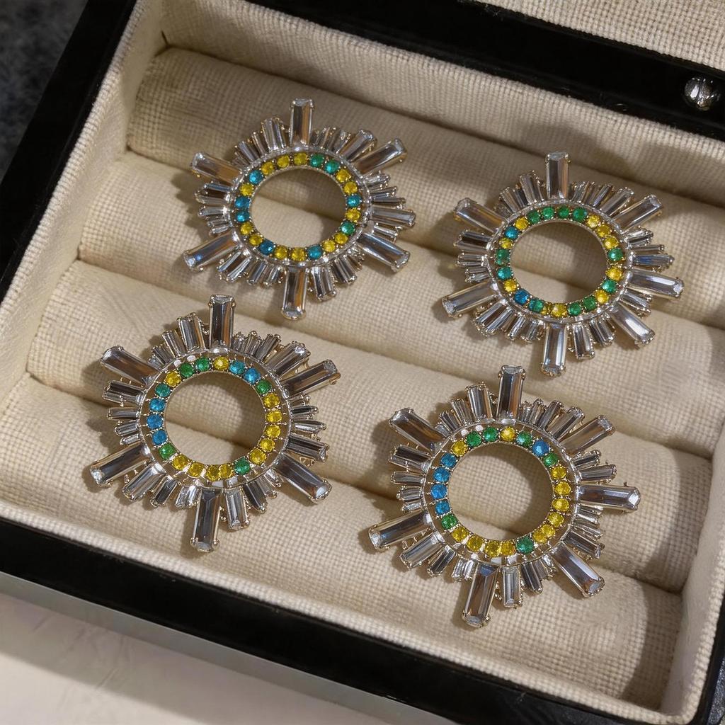 Silver Needle Niche Fashion Rhinestone Geometric Stud Earrings: Light Luxury, High-End Feel, Exaggerated Design for Women.