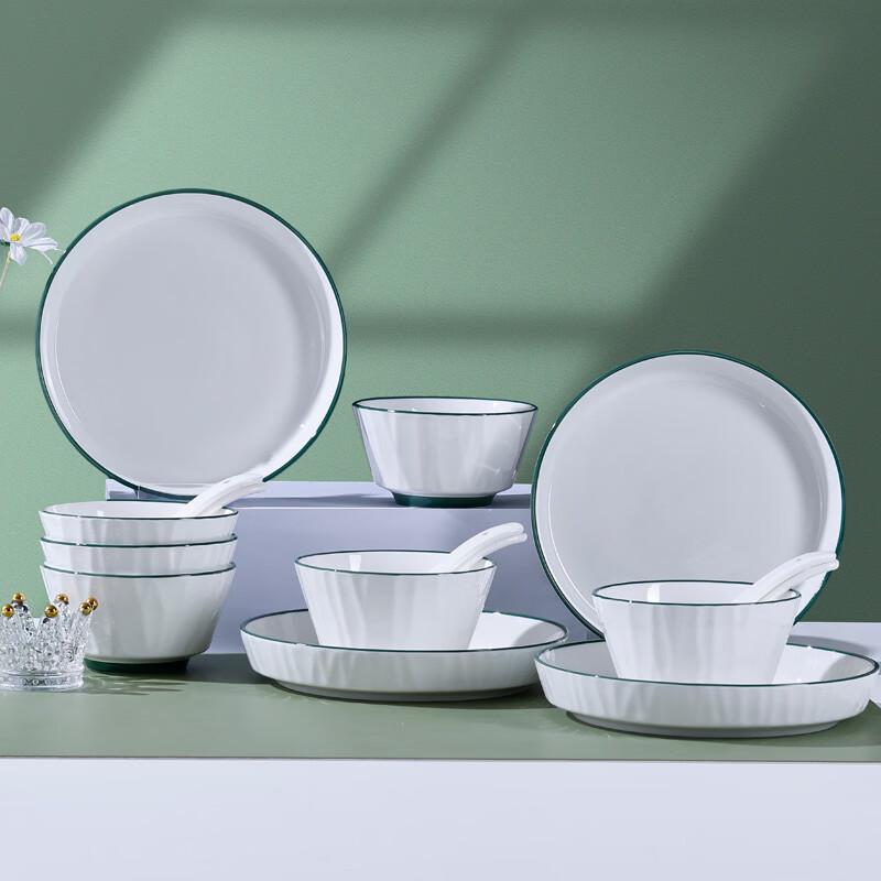 Простой рельефный керамический набор столовой посуды из 16 предметов с зеленым кантом