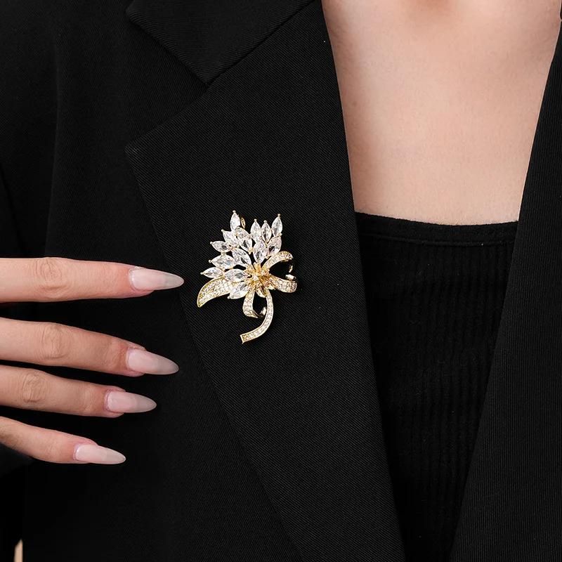 Maple Leaf Flower Brooch for Men Women Simple Plant Brooches Pins Jewelry Trendy Accessories Summer Holiday Gifts