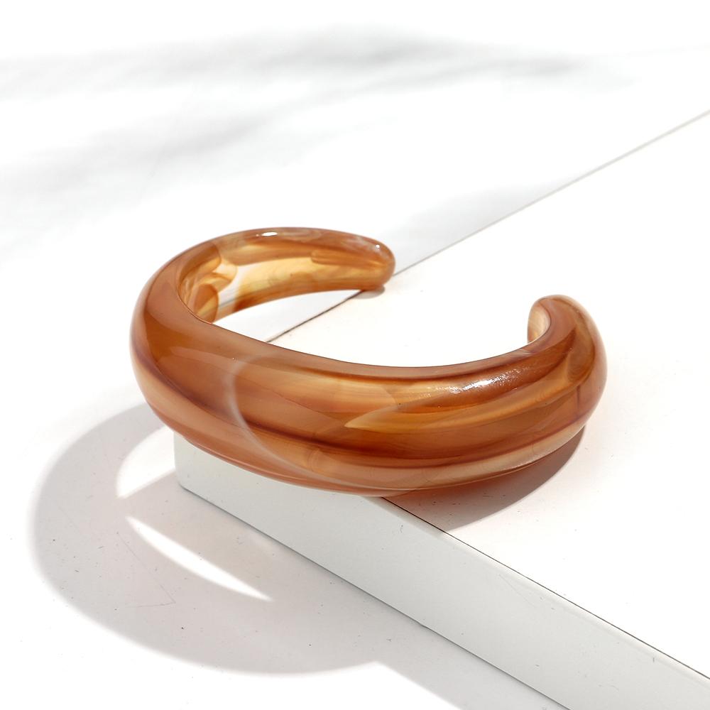 Smooth Round Acrylic Cuff Bangles for Women Vintage Exaggerated Jelly Color Smudging Bangle Wide Resin Bracelet Accessories