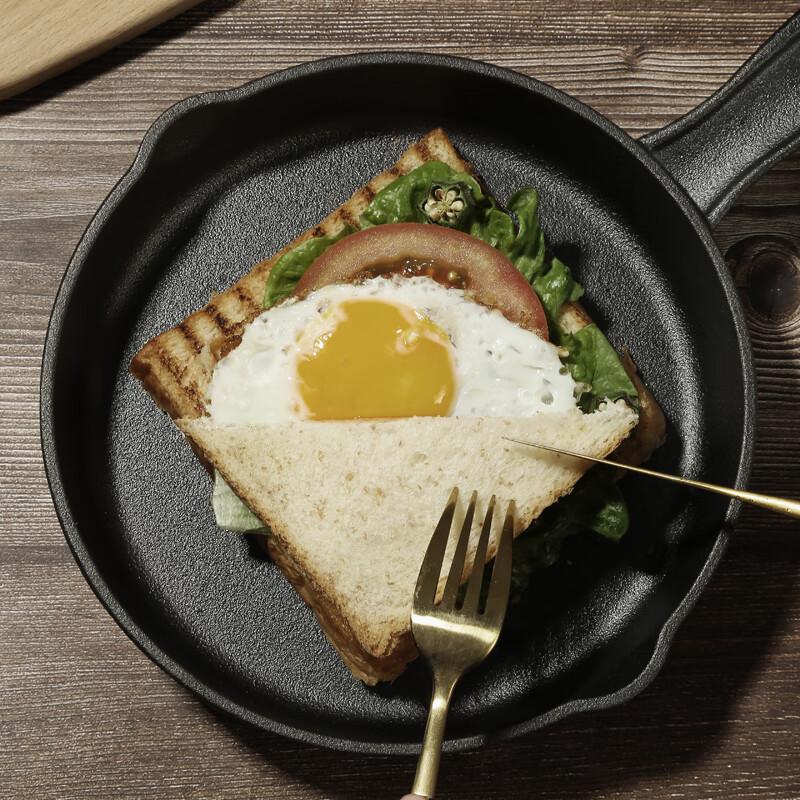 Telssida Thick Cast Iron Small Flat-Bottom Pan, Uncoated Steak Griddle, Non-Stick Egg Pan, Raw Iron Mini Breakfast Pan, 20cm