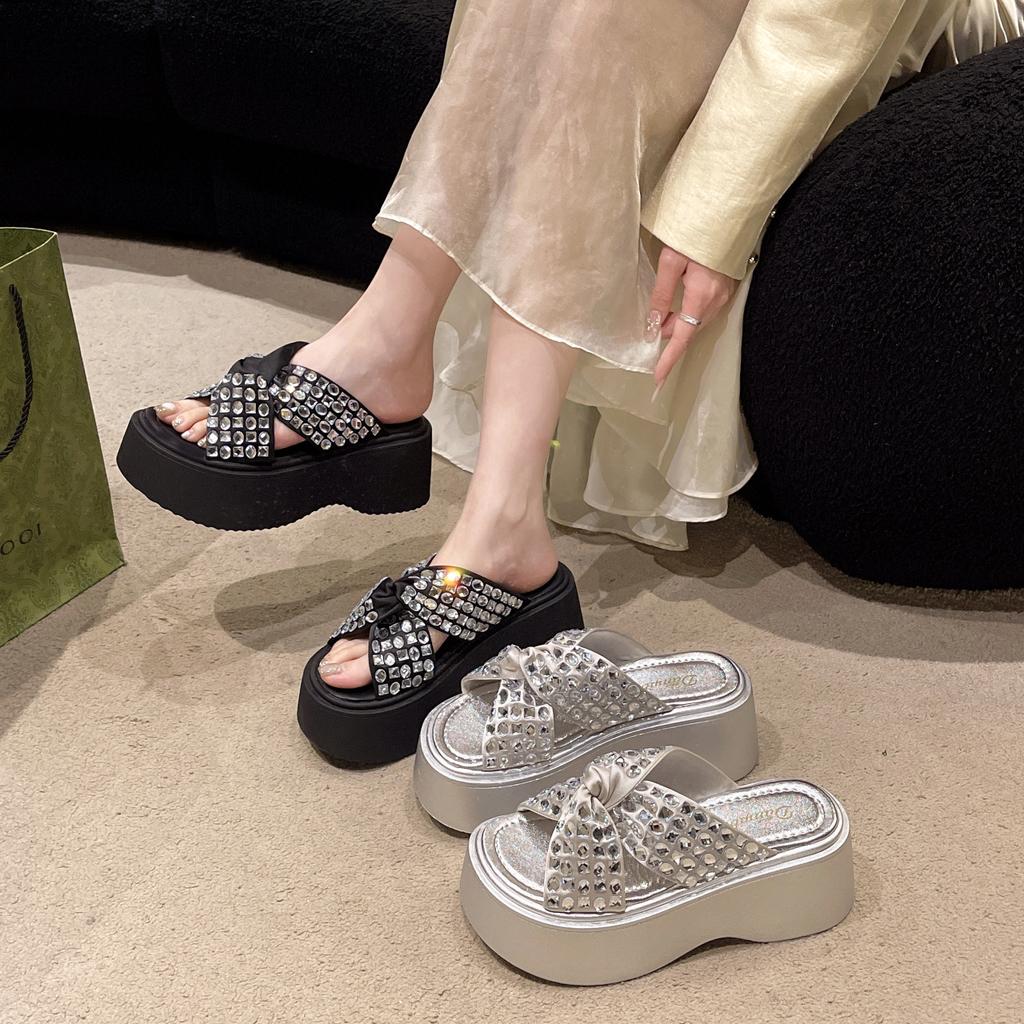 Platform Slippers Women Wear New Fashionable Versatile Cross with Beach Vacation Feng Shui Diamond Word Cool