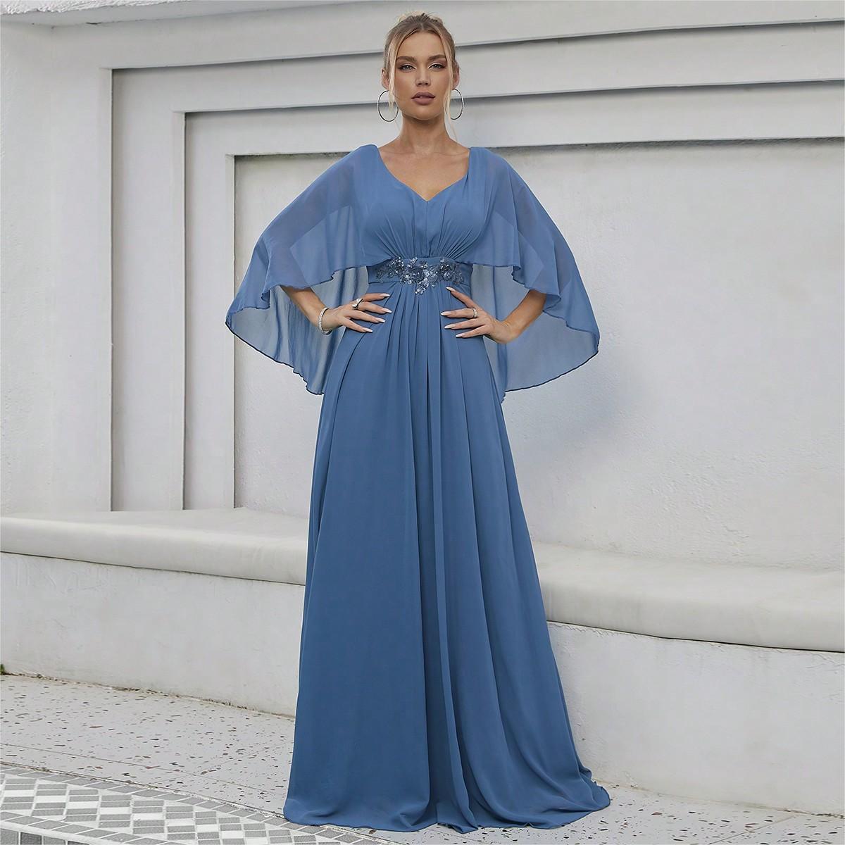 

Элегантное вечернее платье с V-образным вырезом, расшитое пайетками, с рукавами-трубами и вышитой аппликацией