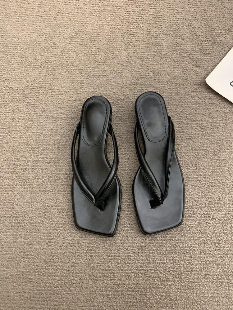 

French thick-heeled flip-flops outside women s shoes 2025 new summer with skirt beach silver sandals 35