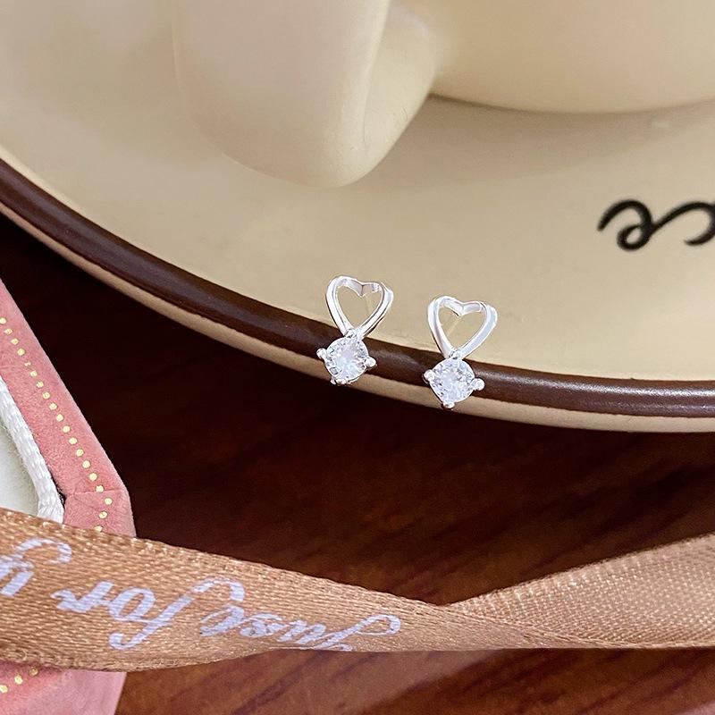 Mini Love, Fresh Earrings for Girls Simple Temperament, Sweet and Exquisite Earrings