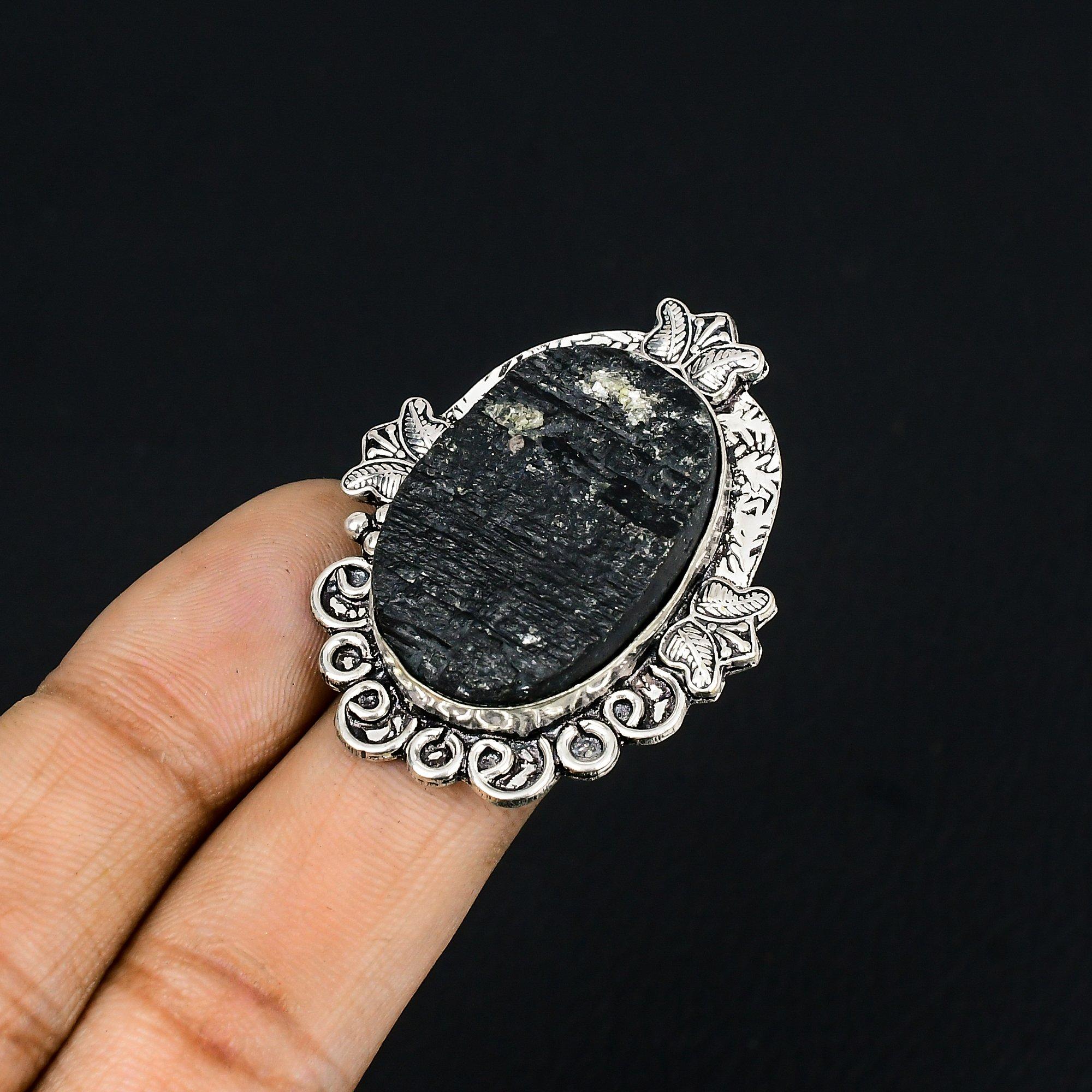 

Кольцо-заявление на день рождения из стерлингового серебра с натуральным неограненным черным турмалином в форме груши, размер US 6 6