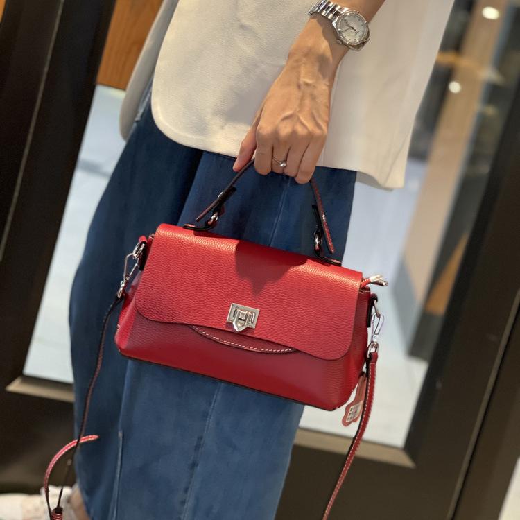 New Korean Style Fashionable Hand Held Crossbody Bag Fashionable Versatile Large Capacity Women's Shoulder Bag