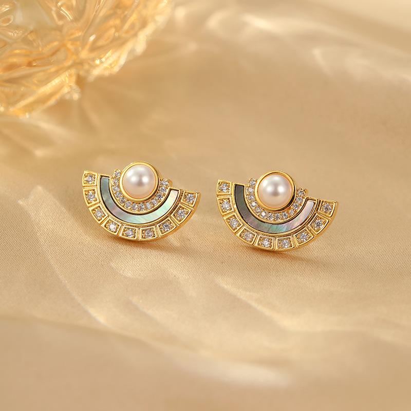 Natural Shell Earrings Women'S Retro Pearls Medieval Vintage Stud Earrings Semi-Round Exaggerated Personality High-End Earrings