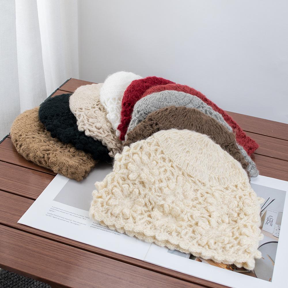 Handmade crocheted headgear women's autumn and winter new warm face small pullover hat atmosphere knitted versatile wool hat