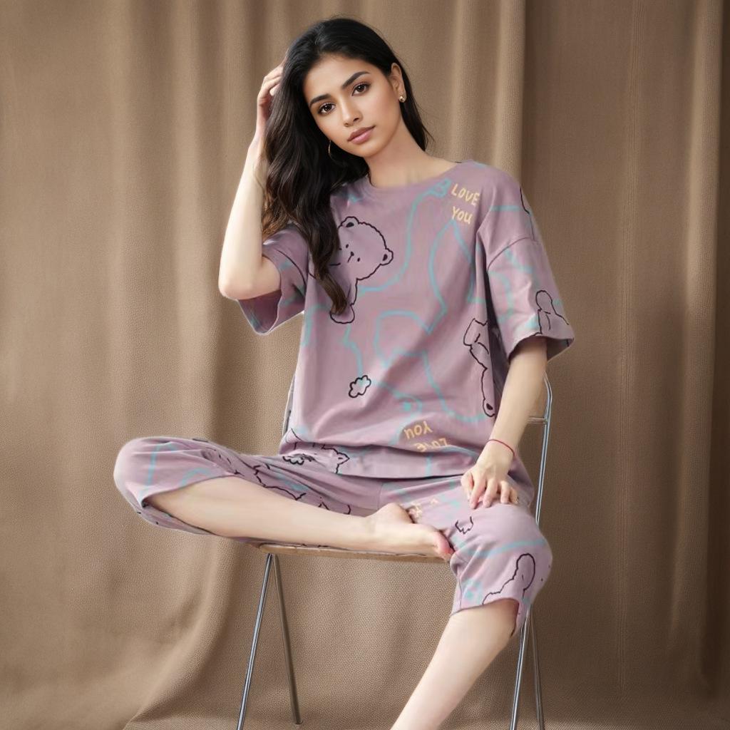 Completo estivo da donna taglie forti con top a maniche corte e pantaloni cropped